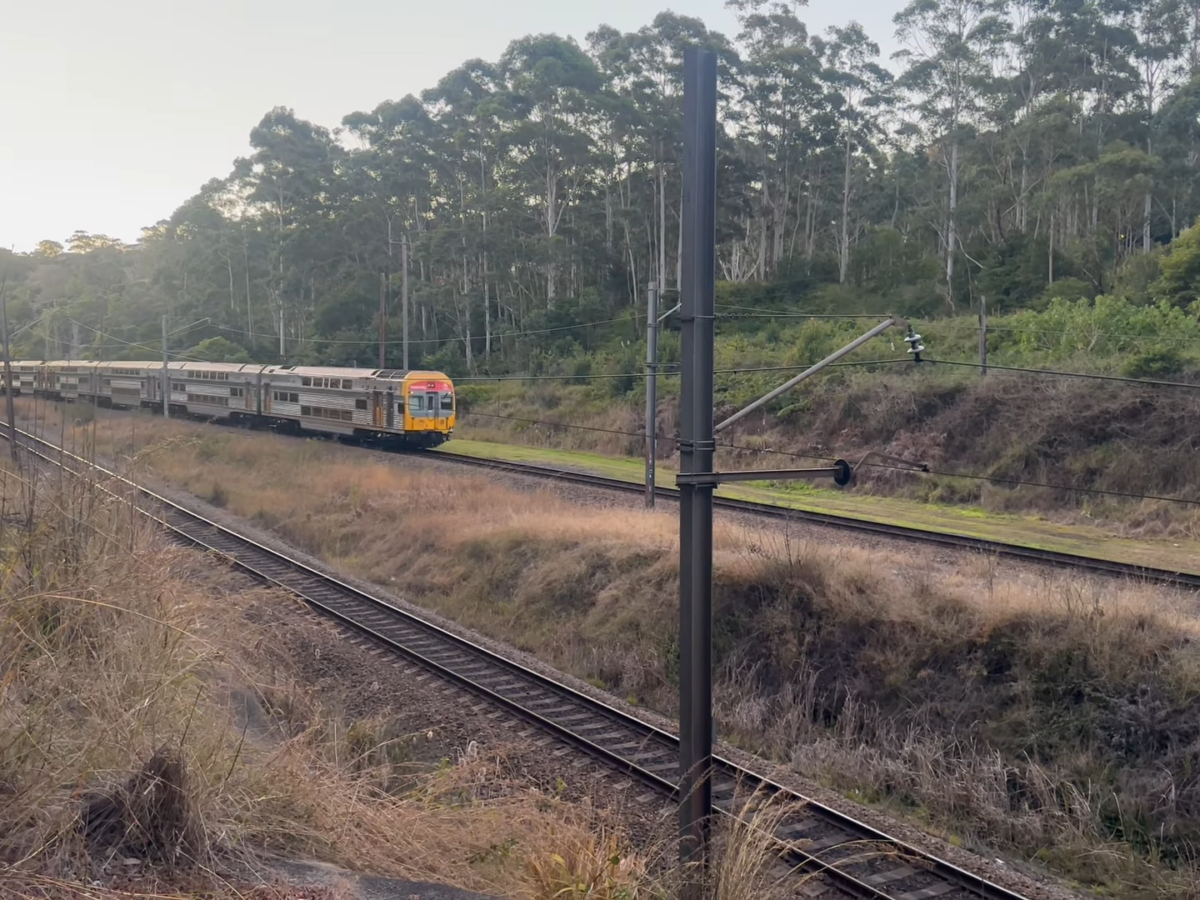 Image of a V-Set train on the Northern Line between Cardiff Station and the Tickhole Tunnel in Newcastle.
