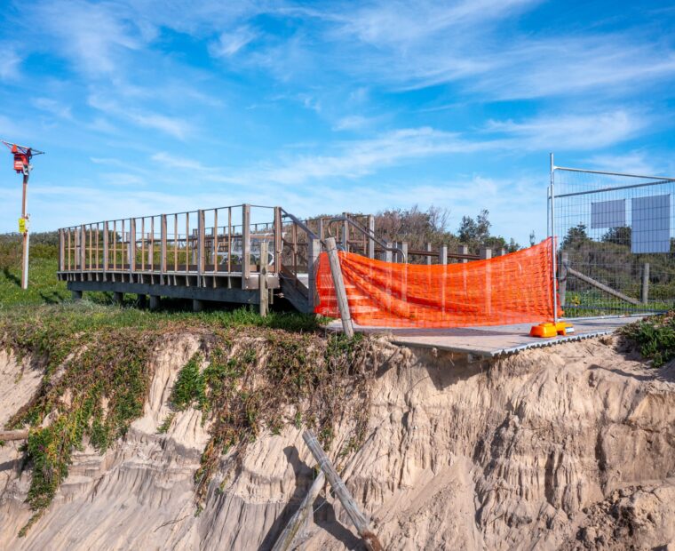blacksmiths beach viewing platform