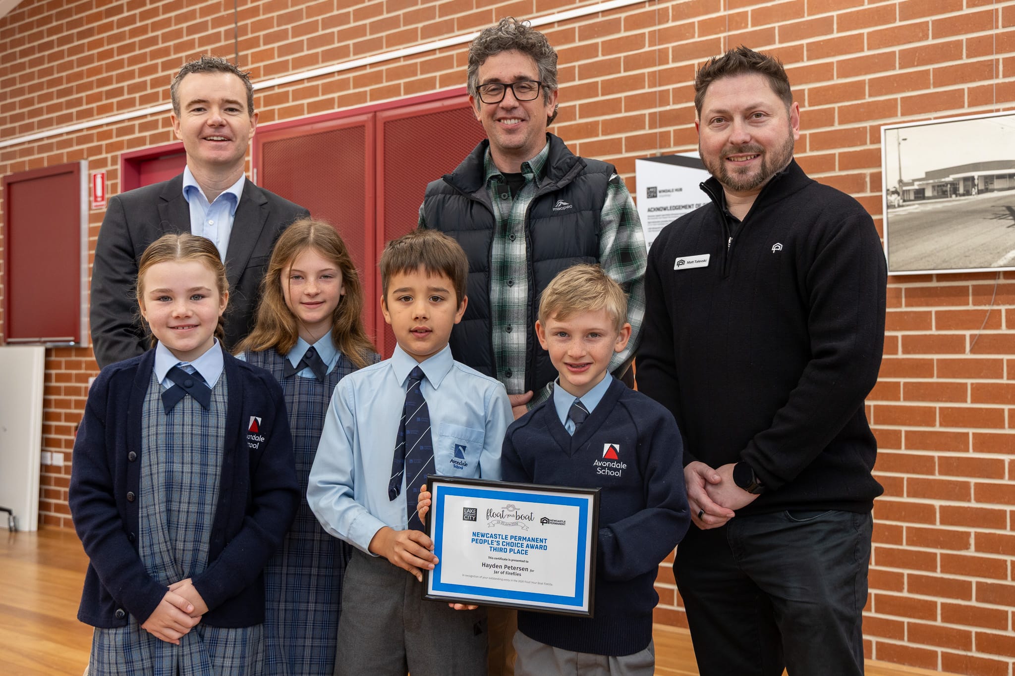 28182_Mayor Adam Shultz with Avondale School students, Brayden Petersen and Matt Talevski from Newcastle Permanent