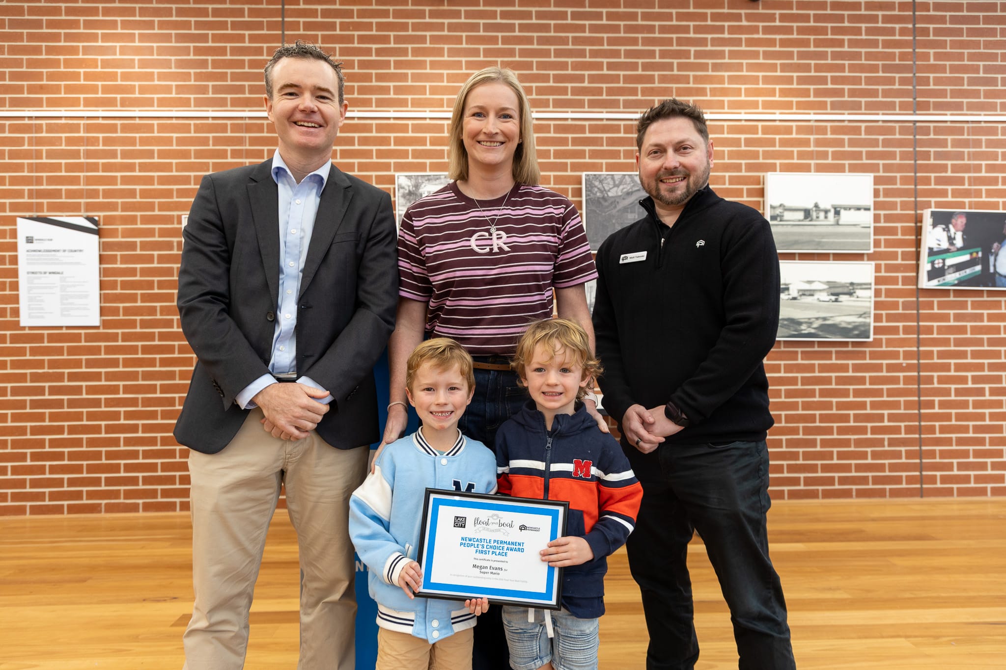 28182_Mayor Adam Shultz with Megan, Koda and Huxley Evans and Matt Talevski from the Newcastle Permanent