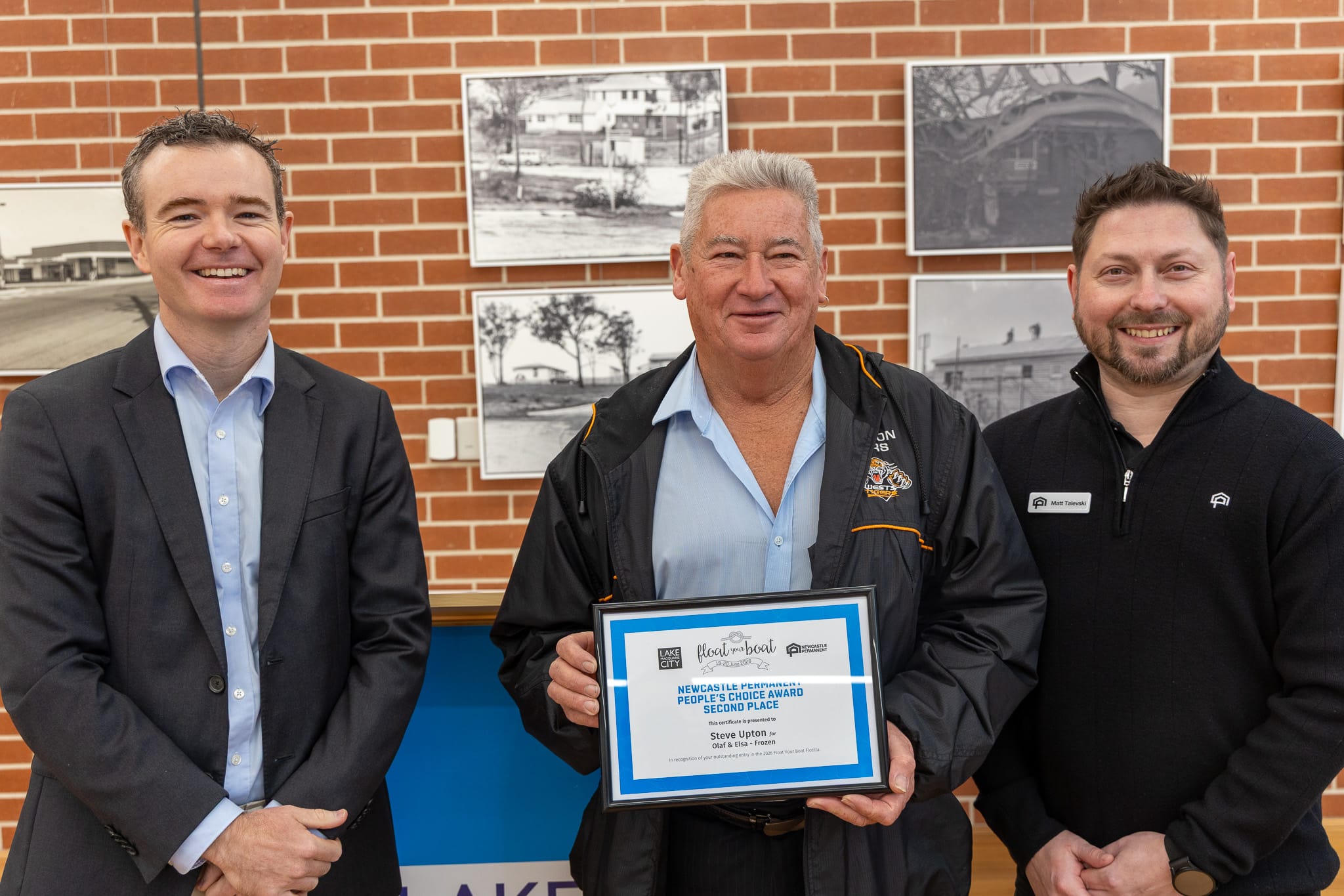 28182_Mayor Adam Shultz with People's Choice second place Steve Upton and Matt Talevski