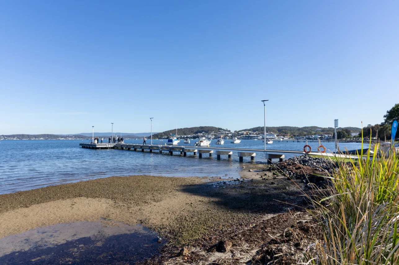 28733_A side on view of the wharf