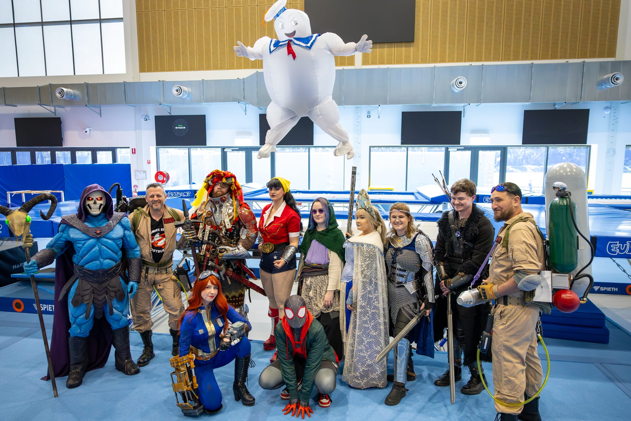 28739_The Stay Puft Man looms large over the Pop Bam cosplay crew