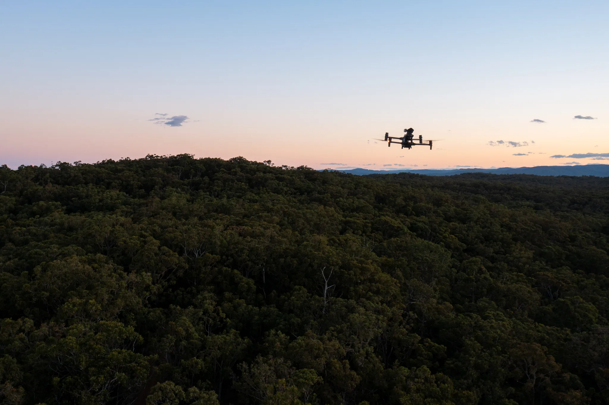 28998_The thermal imaging drone scans bush near Awaba