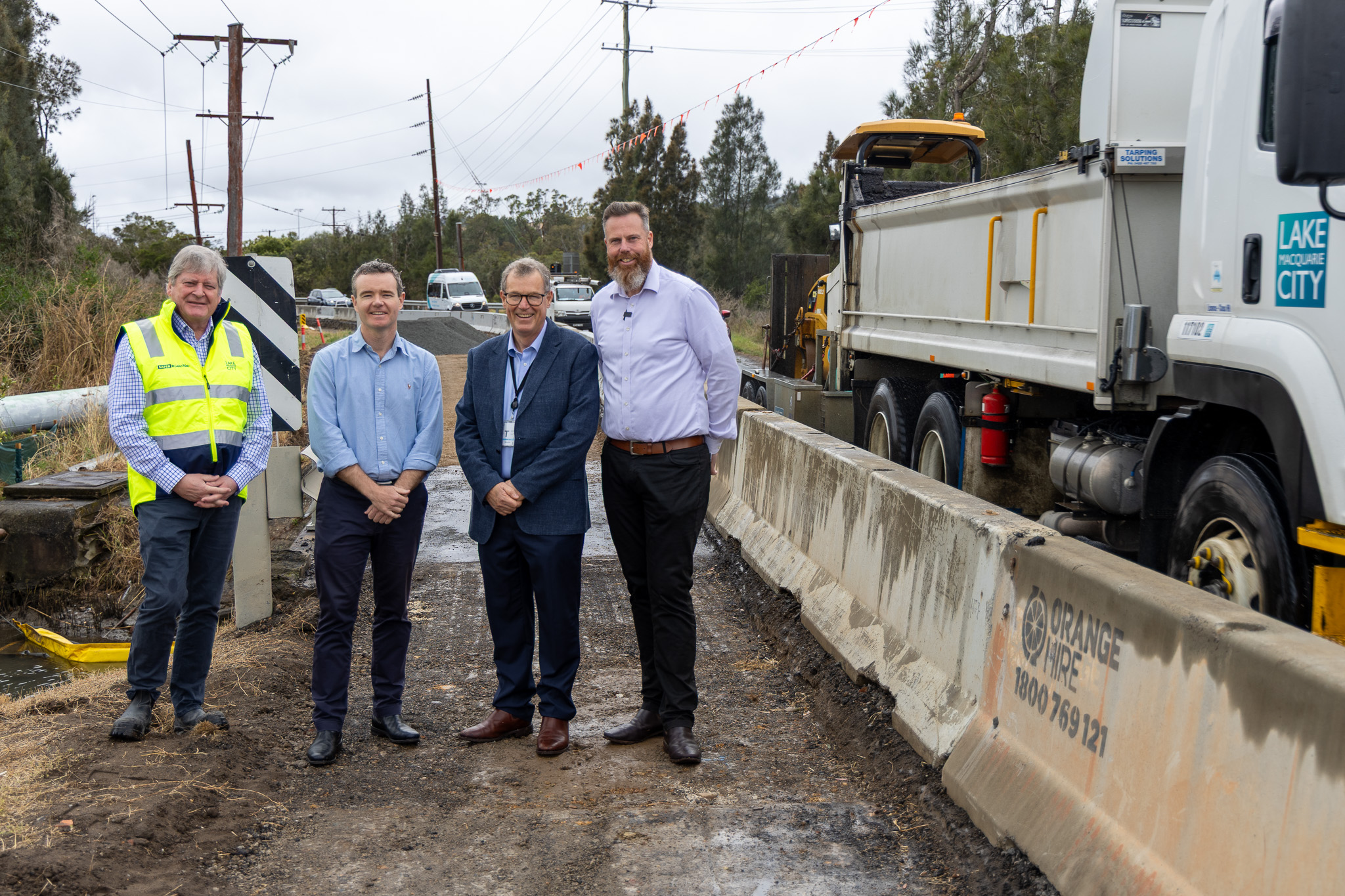 31582_LMCC-Deputy-CEO-Tony-Farrell-Mayor-Adam-Shultz-CEO-David-Hughes-and-Member-for-Hunter-Dan-Repacholi-at-the-bridge-works-site