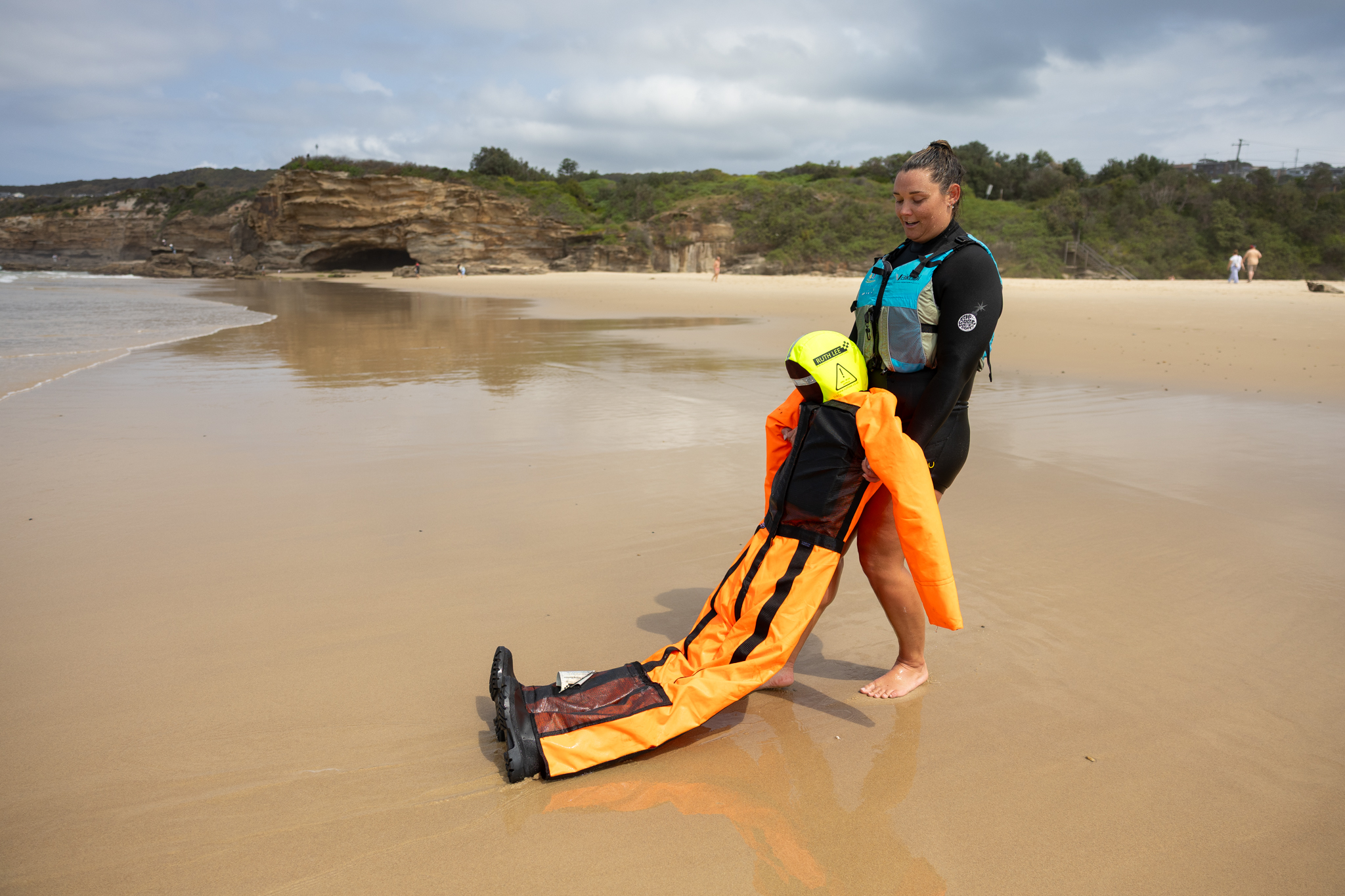 31702_Lifeguard Gabby Grieves trains with the weighted rescue practice dummy