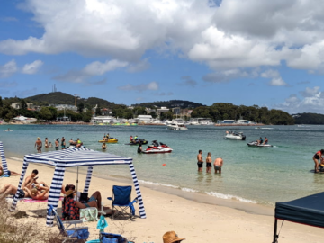 Jetskis in Nelson Bay. (Image: Econetwork Port Stephens)
