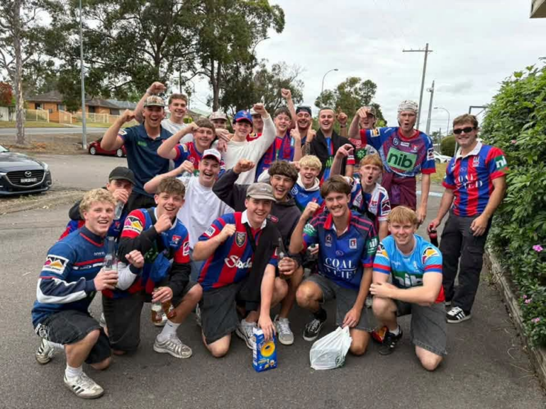 Transport for NSW apologises after train delays hit Newcastle NRL fans ...