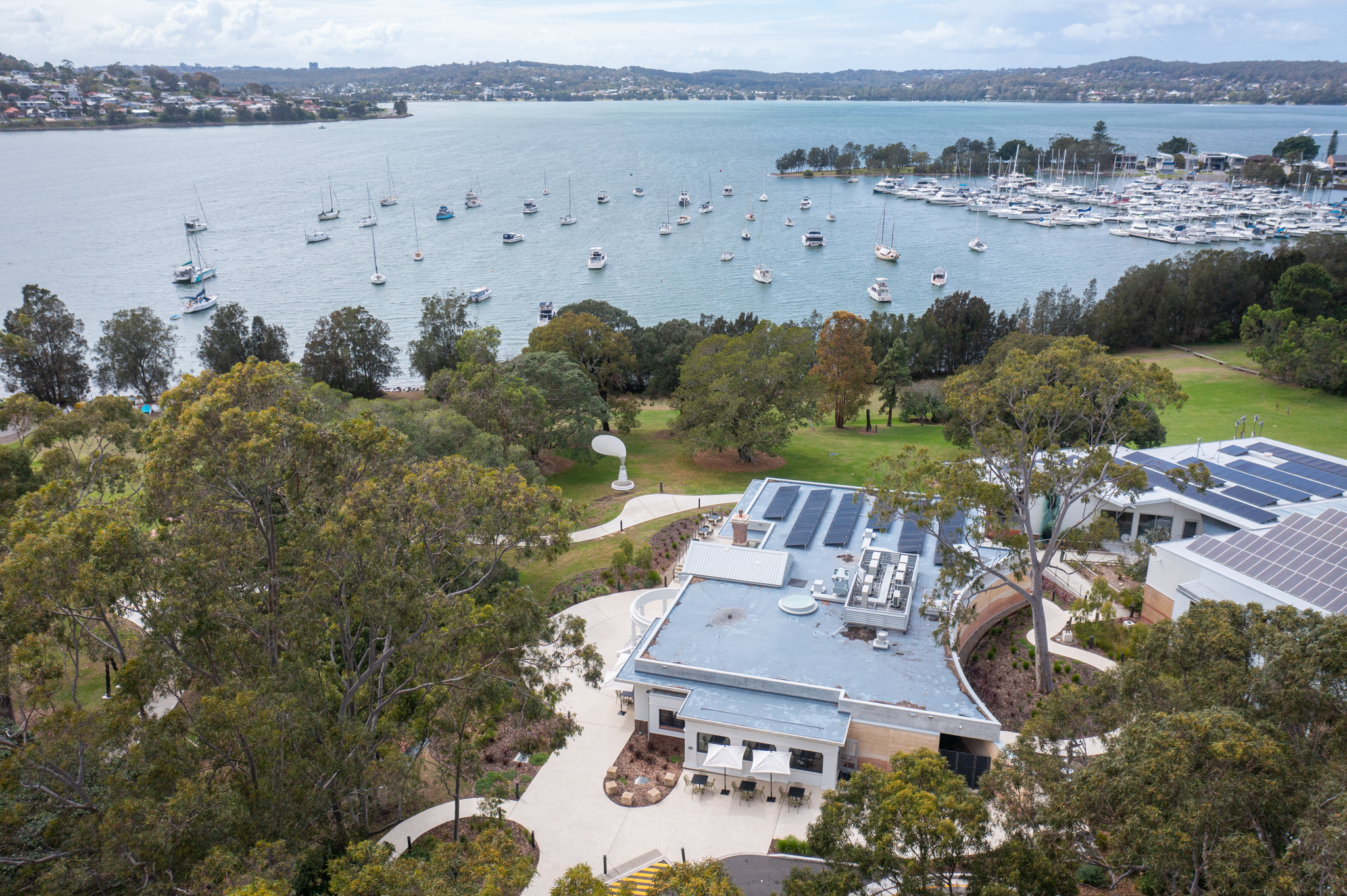 32713_The venue features spectacular views of the lake and foreshore sculpture park
