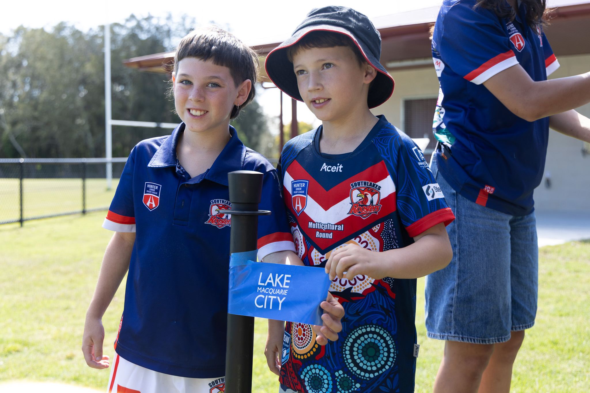 32872_Southlakes JRLFC juniors share a piece of the ribbon