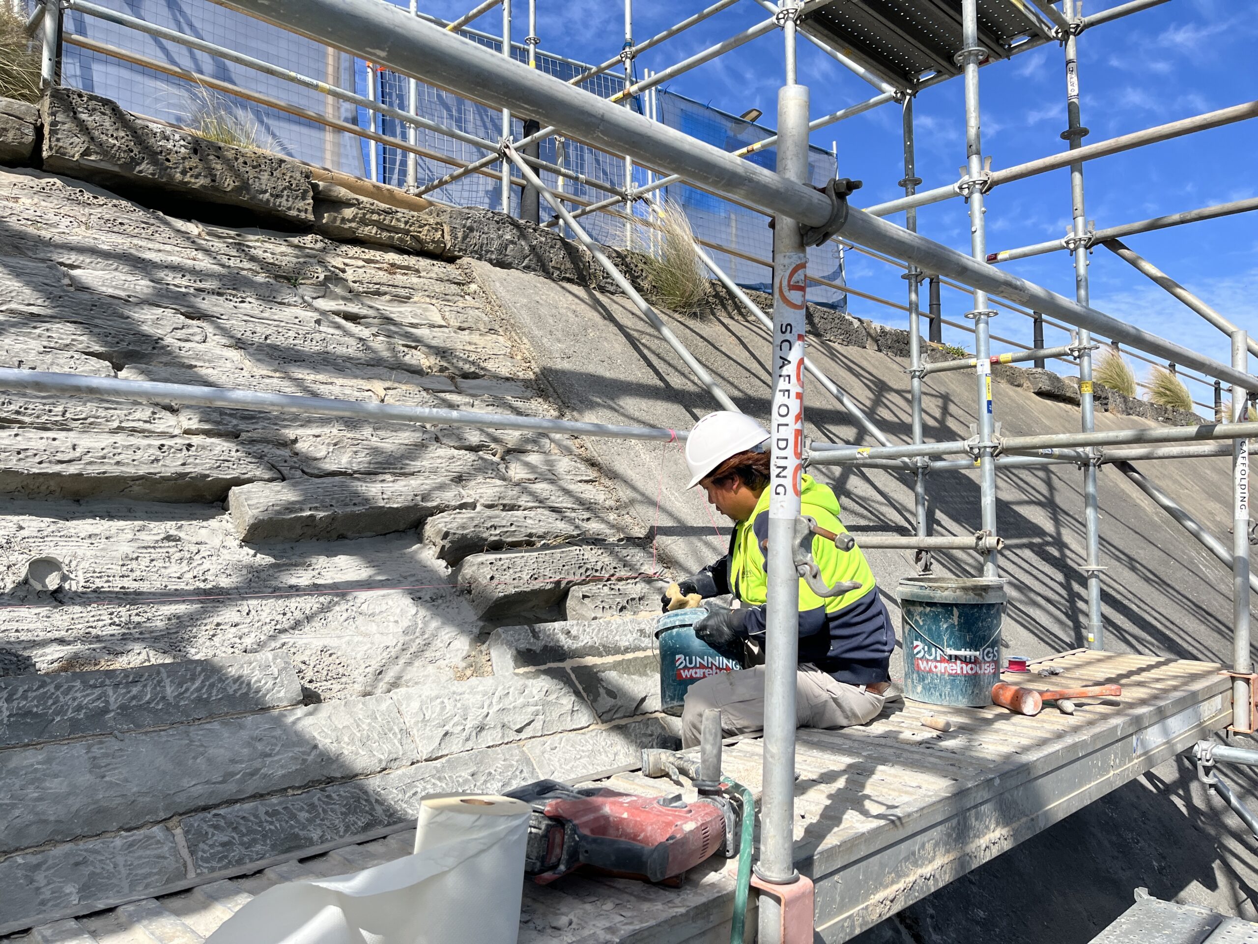 specialist-stonemasons-working-on-the-reclaimed-sandstone-blocks-credit-port-authority-of